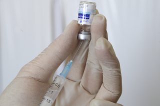 Η τρίτη δόση στη Δύση στερεί τα εμβόλια από τις φτωχότερες χώρες