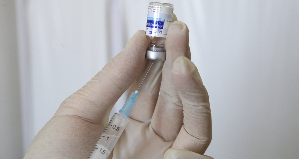 Η τρίτη δόση στη Δύση στερεί τα εμβόλια από τις φτωχότερες χώρες