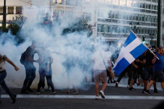 Επεισοδιακή συγκέντρωση αντιεμβολιαστών στην Αθήνα