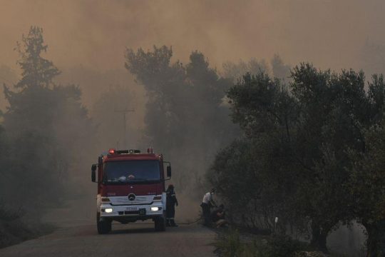 Καλύτερη εικόνα στα Μεσοχώρια Εύβοιας, εκκενώνεται οικισμός στην Κορινθία