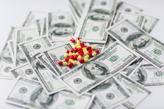Πρόστιμο – μαμούθ στη βρετανική Advanz Pharma για την… πυραμίδα της αναλγησίας