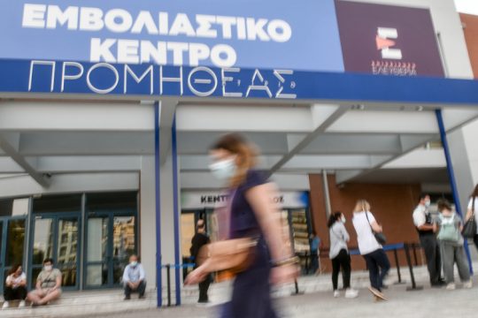 Ποιες ομάδες θα χρειαστούν τρίτη δόση εμβολίου κατά του κορονοϊού