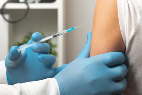 Παγώνη: Να εμβολιαστούν τα παιδιά στα σχολεία
