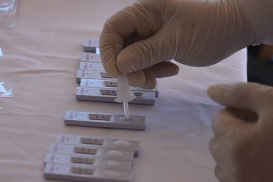 Έσπασε το φράγμα των 13.000 νεκρών, 43,66% αύξηση στις ημερήσιες εισαγωγές