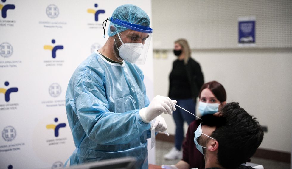 Υψηλός ο δείκτης θετικότητας σε τουριστικά μέρη – Ξέφυγαν Νάξος και Πάρος