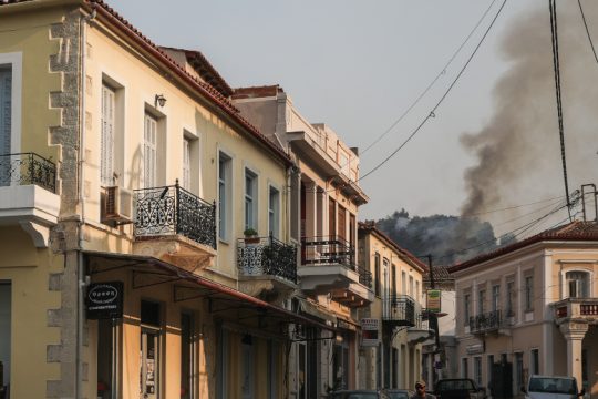 Ώρα μηδέν για την Εύβοια: Οργή και ξέσπασμα κατοίκων στην Ιστιαία