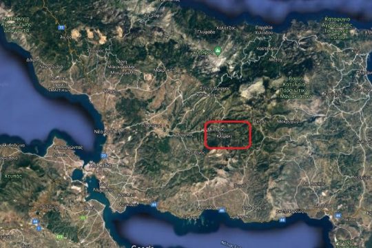 Σε εξέλιξη η πυρκαγιά στο Μίστρο Ευβοίας