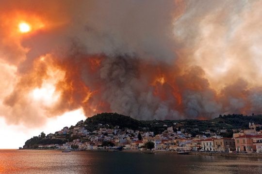 Τι προβλέπεται για τις ασφαλιστικές εισφορές των πυρόπληκτων στην Εύβοια