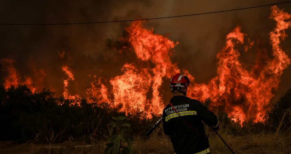 Δραματική μάχη στην Εύβοια να μην προχωρήσει η φωτιά