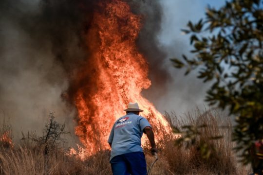Συζήτηση στη Βουλή την Τετάρτη για τις καταστροφικές πυρκαγιές