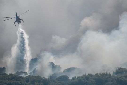 Πύρινος εφιάλτης σε Κερατέα και Βίλια