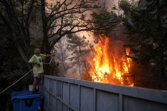 Πολιτικές αντιδράσεις για τις μεγάλες φωτιές