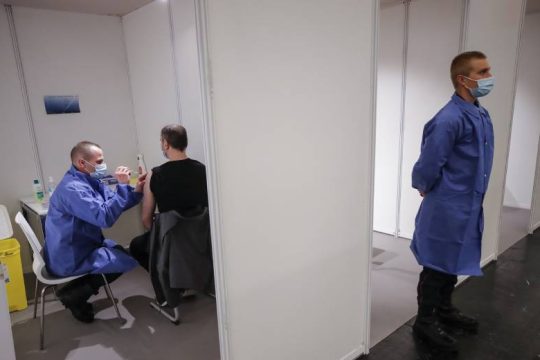 Γαλλία: Περιστατικά με πλαστά πιστοποιητικά Covid ερευνά η αστυνομία