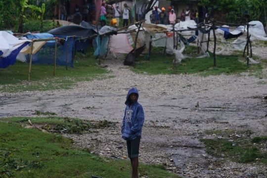 Η τροπική καταιγίδα αυξάνει την οργή στη σεισμόπληκτη Αϊτή
