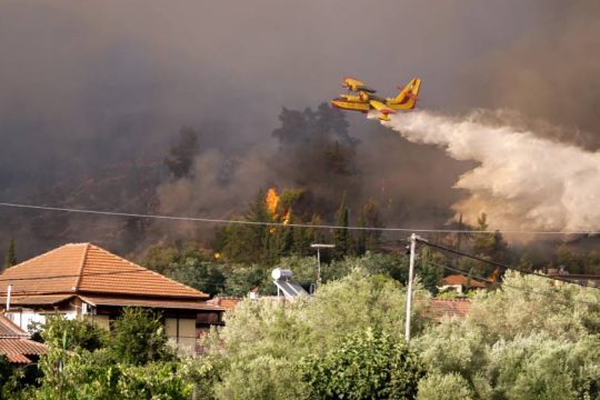 EEK: Οι καταστροφικές πυρκαγιές και το επιτελικό κράτος