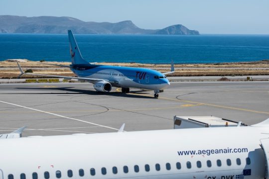 Υποχρεωτικό τεστ για ταξιδιώτες που δεν έχουν εμβολιαστεί από 13 χώρες