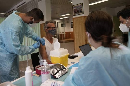 Η Ιταλία επεκτείνει χρήση του πιστοποιητικού εμβολιασμού και στα σχολεία