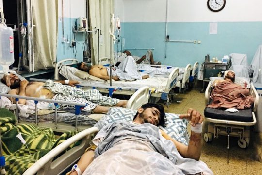 Πάνω από 100 οι νεκροί στην Καμπούλ, παραμένει η απειλή νέων επιθέσεων