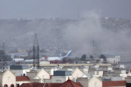 Διπλή πολύνεκρη βομβιστική επίθεση στην Καμπούλ