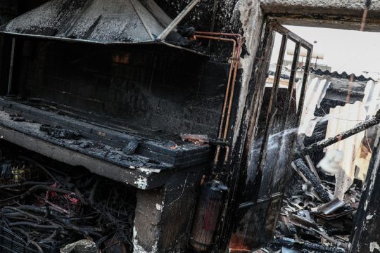 Οργή (μας) και ντροπή (τους) πάνω στα αποκαΐδια