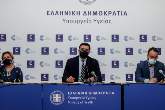 Αποποιούνται των ευθυνών τους ενώ η πανδημία καλπάζει
