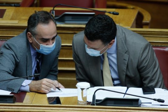 Φοβούνται κενά και ελλείψεις από τις αναστολές εργασίας των υγειονομικών