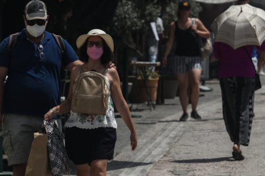 Σε κατακόρυφη άνοδο τα κρούσματα κορονοϊού