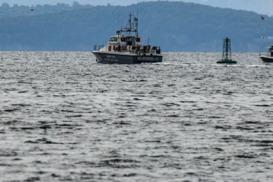 Σώθηκαν οι 18 επιβαίνοντες του σκάφους που βυθίστηκε ανοιχτά της Μήλου