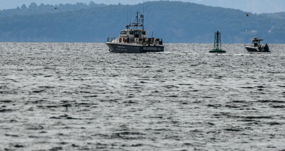 Σώθηκαν οι 18 επιβαίνοντες του σκάφους που βυθίστηκε ανοιχτά της Μήλου
