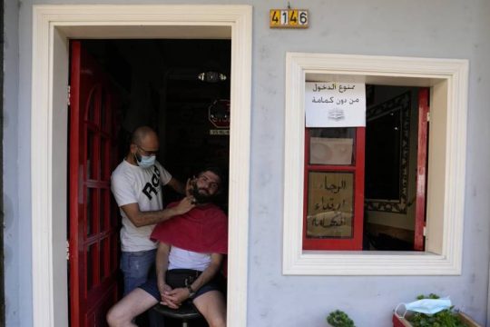 «Κανένας δεν κυβερνά τη χώρα» λέει ο κεντρικός τραπεζίτης του Λιβάνου