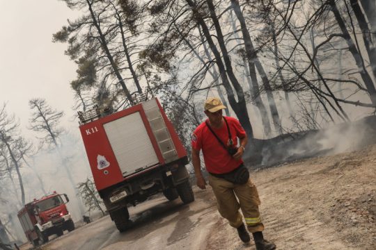 Πολυήμερες μάχες για να σβηστούν εξολοκλήρου τα πύρινα μέτωπα