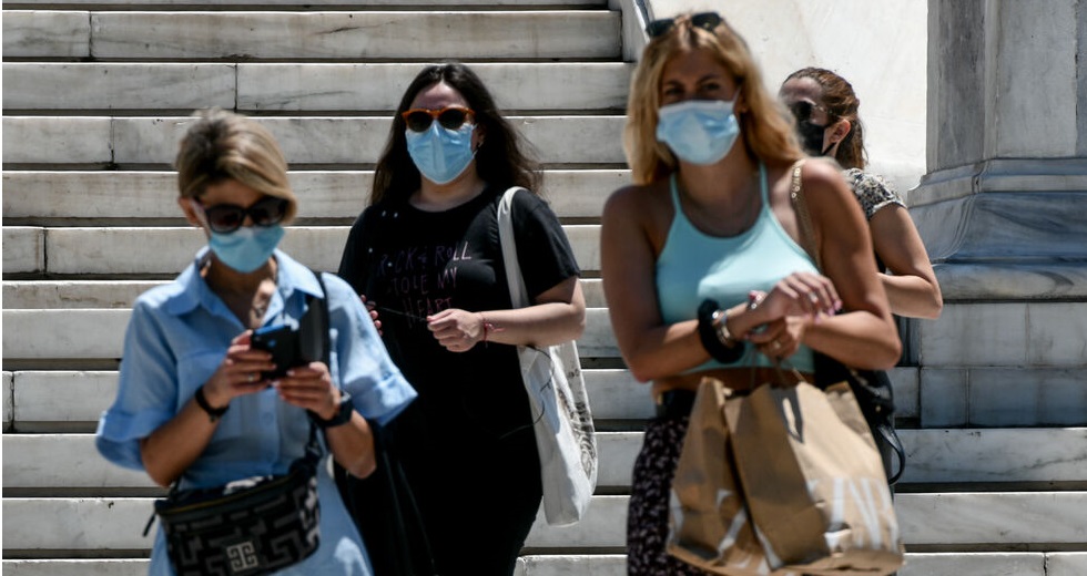 Ανεβαίνουν κι άλλο διασωληνώσεις και νοσηλείες – ακόμα 34 θάνατοι