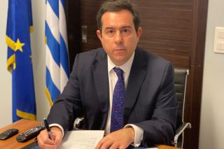 Δείχνουν τα δόντια τους σε θύματα τρομοκρατών