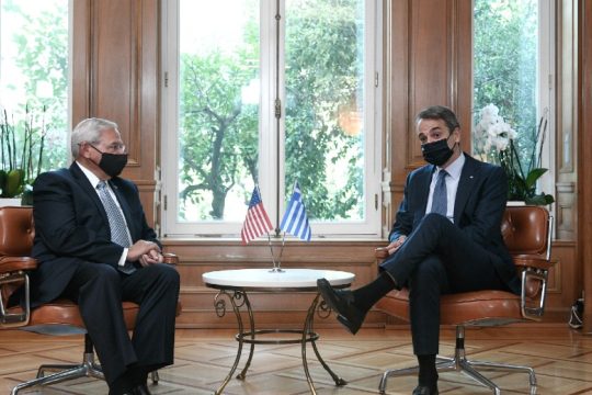 Συνάντηση Μητσοτάκη-Μενέντεζ με επίκεντρο τις σχέσεις Ελλάδας-ΗΠΑ και το αφγανικό