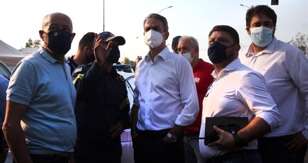 Ένας… ανέμελος πρωθυπουργός στα καμένα