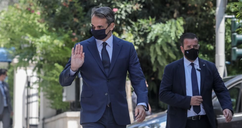 Πρώτα η επικοινωνία, μετά ο ανασχηματισμός