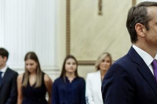 Ανασχηματίζεται η αριστεία;