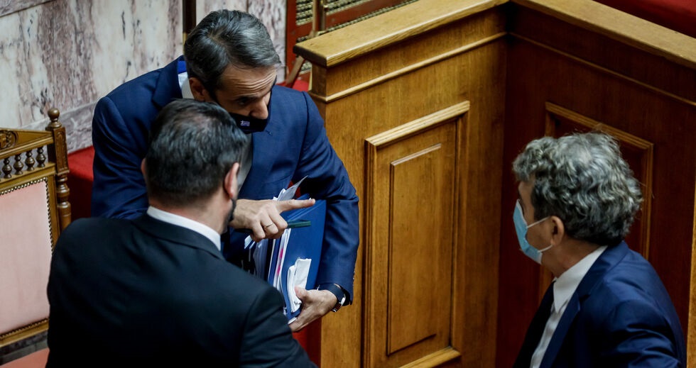 Σε «αναμμένα κάρβουνα» υπουργοί και βουλευτές