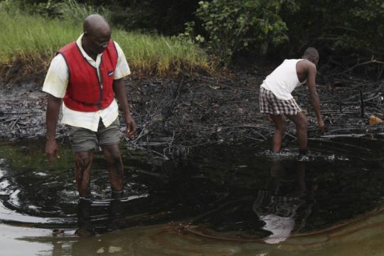 Η Shell θα πληρώσει 95 εκατ. ευρώ για τις πετρελαιοκηλίδες του ’70 στη Νιγηρία