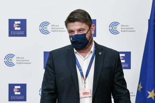 Ο Χαρδαλιάς ευλογεί τα γένια του, ενώ η Ελλάδα καίγεται