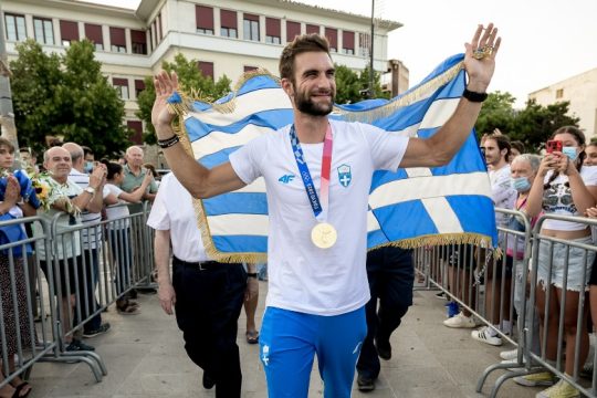 Τον υποδέχθηκαν σαν ήρωα