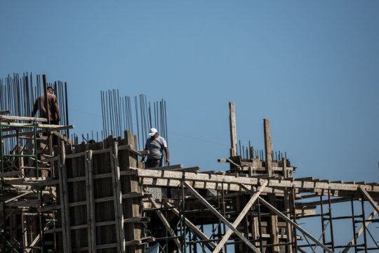 Αισιόδοξες οι επιχειρήσεις, απαισιόδοξα τα νοικοκυριά