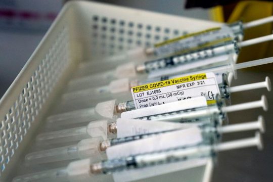 «Πράσινο φως» από ΗΠΑ για πλήρη χρήση του εμβολίου των Pfizer-BioNTech