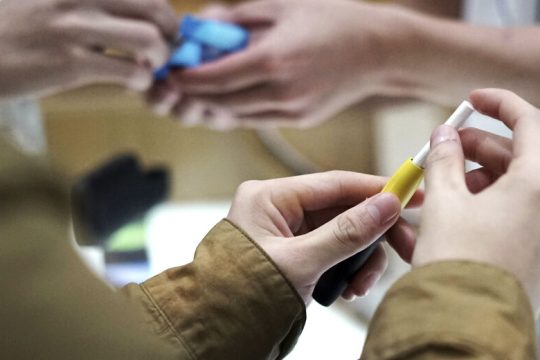 Να σε κάψω Γιάννη, να σ’ αλείψω μέλι