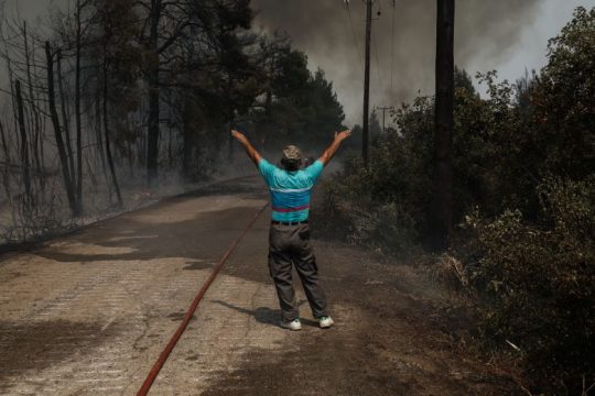 Μάχη με τις αναζωπυρώσεις