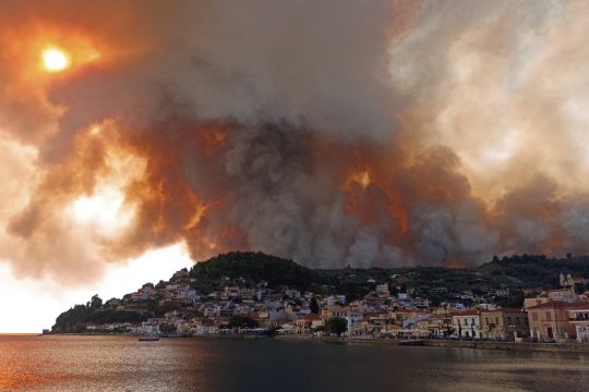Πολλές φωνές για την πυρκαγιά