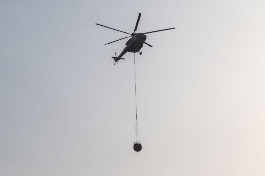 Περιορίστηκε το μέτωπο της πυρκαγιάς στην Κύμη