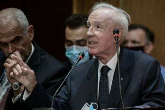 «Παρακολουθώ τας εκπομπάς σας όχι διότι έχουν αξίαν, αλλά διότι έχετε ωραίαν εμφάνισιν»