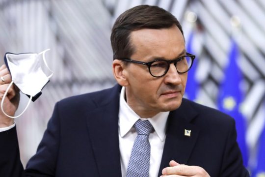 Εν όψει κυρώσεων, κάνει βήμα πίσω η Πολωνία για το πειθαρχικό των δικαστών