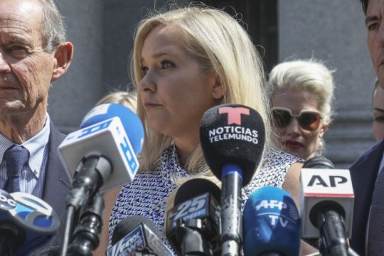 Μετά τη μήνυση για σεξουαλική κακοποίηση και αγωγή κατά του πρίγκιπα Άντριου